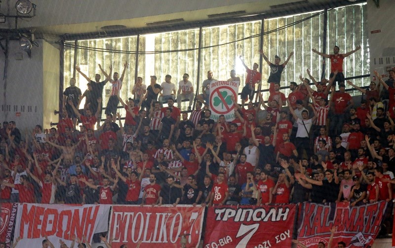 Ολυμπιακός: Ασταμάτητα τα τραγούδια (photos+video)