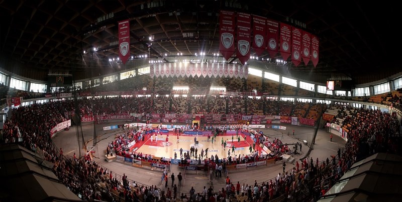 Ολυμπιακός: Ασταμάτητα τα τραγούδια (photos+video)