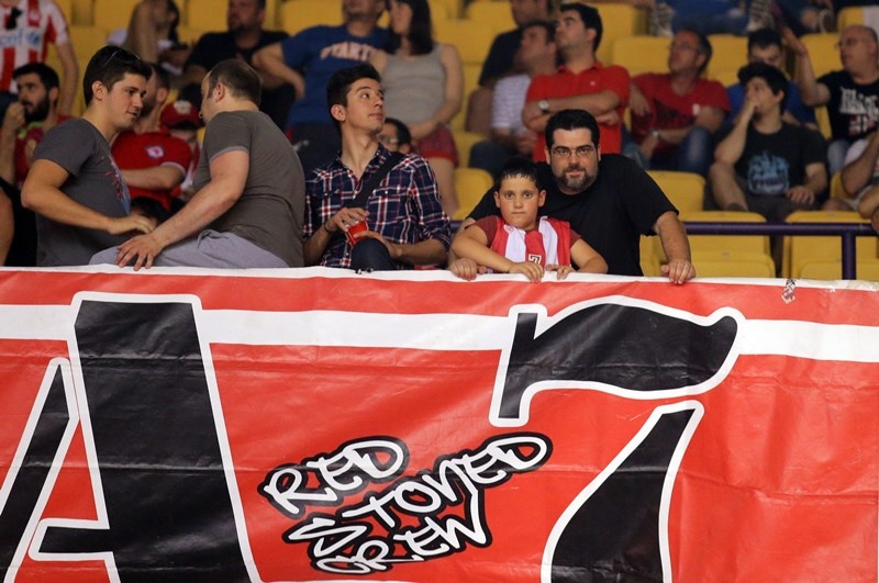 Ολυμπιακός: Ασταμάτητα τα τραγούδια (photos+video)