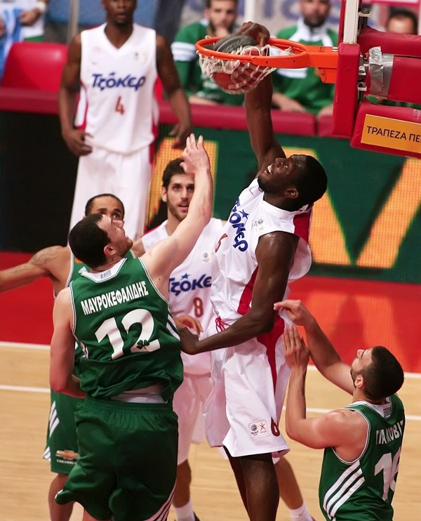 Ολυμπιακός: Ευχές στον... Dunkston (photos)