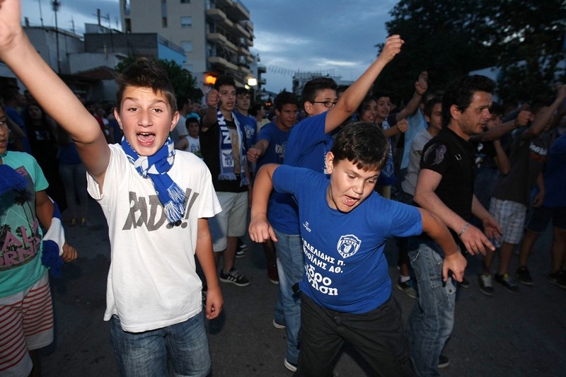 Νίκη Βόλου: Οι οπαδοί γιορτάζουν την άνοδο (photos)