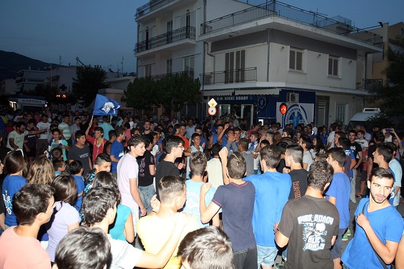 Νίκη Βόλου: Οι οπαδοί γιορτάζουν την άνοδο (photos)
