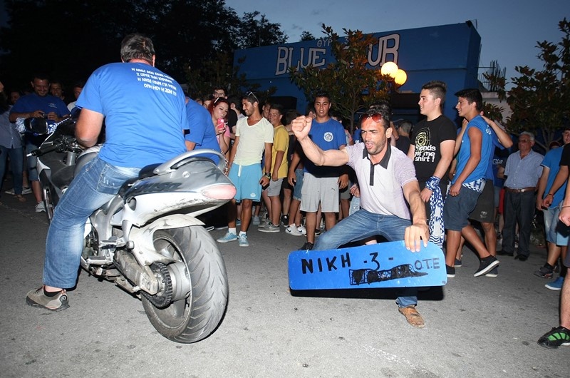 Νίκη Βόλου: Οι οπαδοί γιορτάζουν την άνοδο (photos)