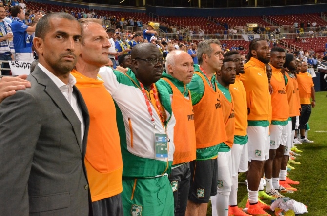 Mundial 2014: Βραβεύτηκε ο Ντρογκμπά (videos+photos)