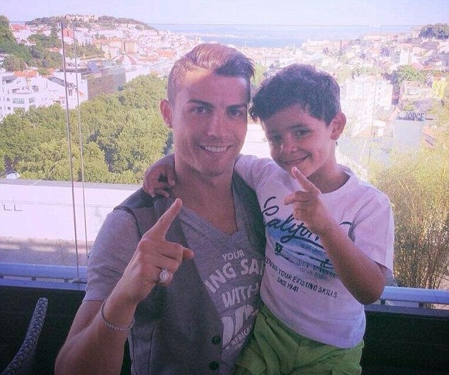 Mundial 2014: Γιόρτασε με το γιο του ο Ρονάλντο (photo)