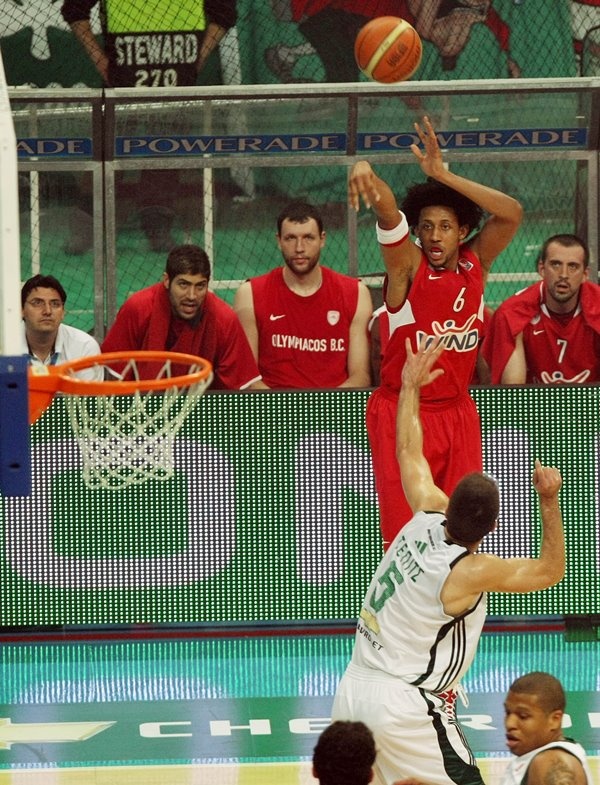 Τσίλντρες: «Ελπίζω να το πάρει ο Ολυμπιακός!» (photos+tweet)