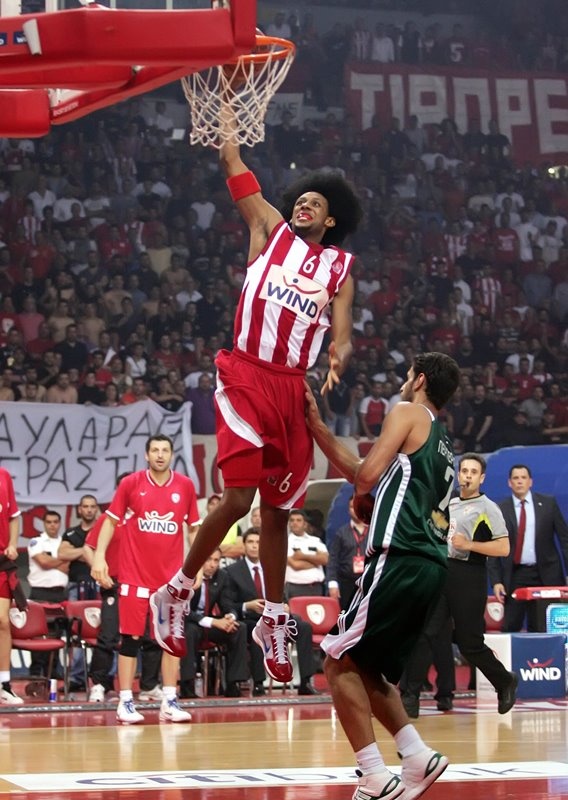 Τσίλντρες: «Ελπίζω να το πάρει ο Ολυμπιακός!» (photos+tweet)