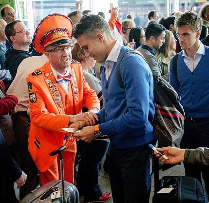 Μουντιάλ 2014: Αποχαιρέτησαν τις γυναίκες τους οι Ολλανδοί (photos)