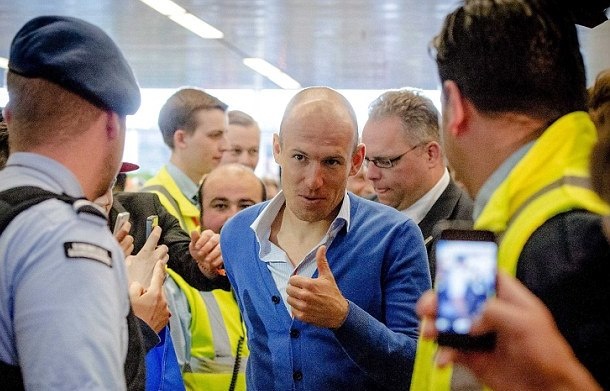 Μουντιάλ 2014: Αποχαιρέτησαν τις γυναίκες τους οι Ολλανδοί (photos)