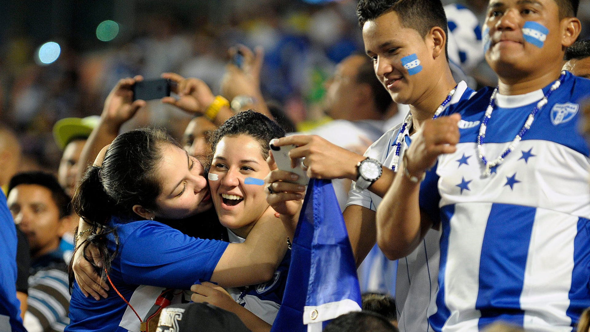 Mundial 2014: Σκίζει η Ονδούρα …εκτός αγωνιστικού χώρου (photos)