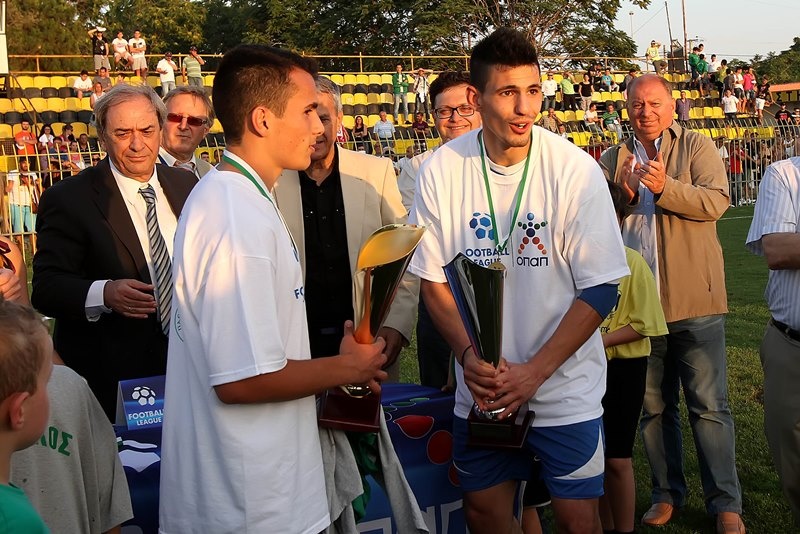 Football League: Πρωταθλητής Νέων ο Αχαρναϊκός (photos)