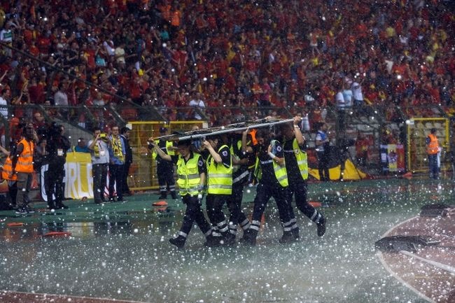 Mundial 2014: Βασιλικές ευχές για τους «κόκκινους διάβολους» (photos)