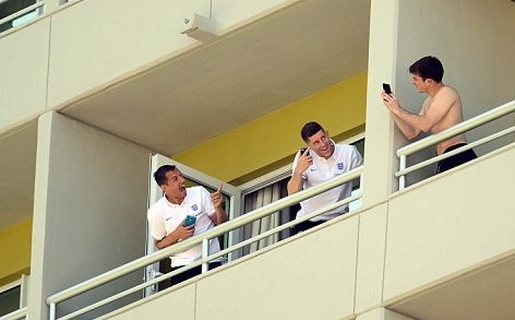 Μουντιάλ 2014: Στα μπαλκόνια οι Άγγλοι (photos)