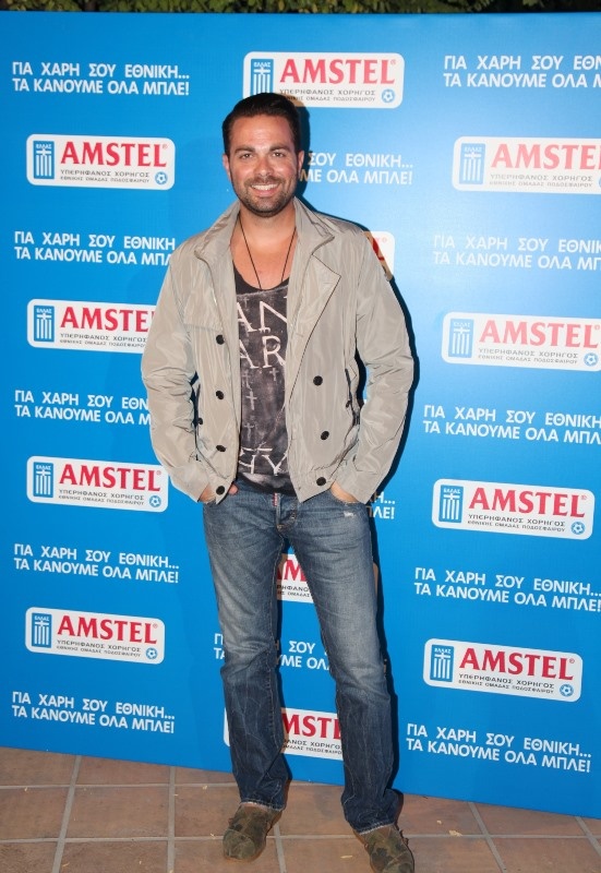 Τα έκανε όλα μπλε για την Εθνική η Amstel (photos)