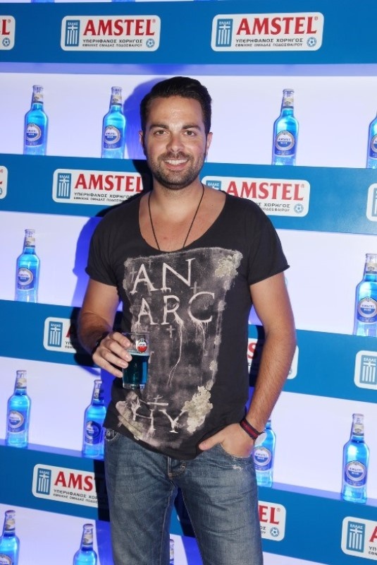 Τα έκανε όλα μπλε για την Εθνική η Amstel (photos)