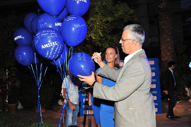 Τα έκανε όλα μπλε για την Εθνική η Amstel (photos)