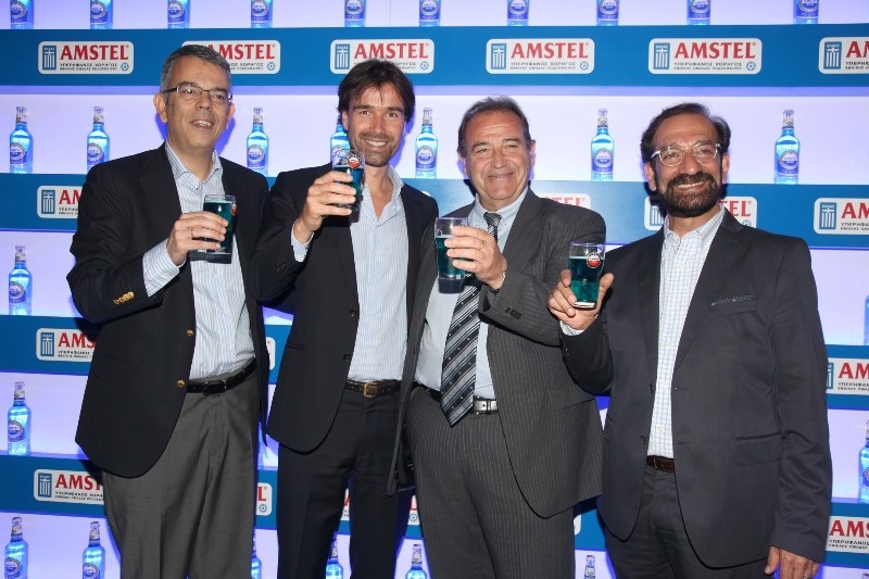 Τα έκανε όλα μπλε για την Εθνική η Amstel (photos)