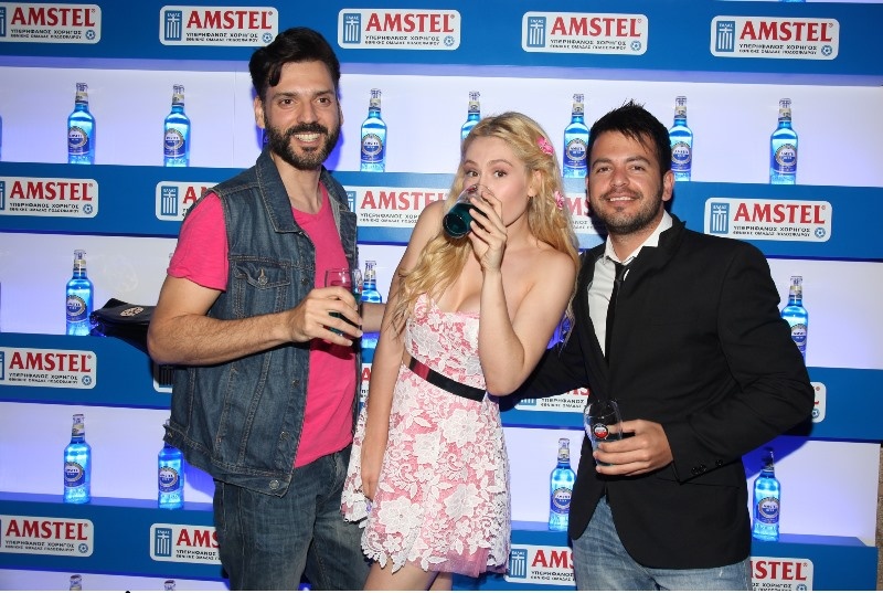 Τα έκανε όλα μπλε για την Εθνική η Amstel (photos)