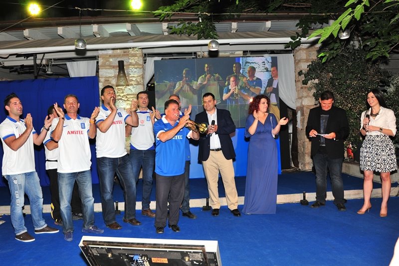 Τα έκανε όλα μπλε για την Εθνική η Amstel (photos)