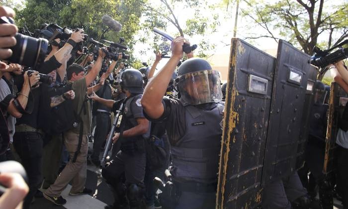 Παγκόσμιο Κύπελλο Ποδοσφαίρου 2014: Επεισόδια και τραυματισμός δημοσιογράφου (pics+vids)