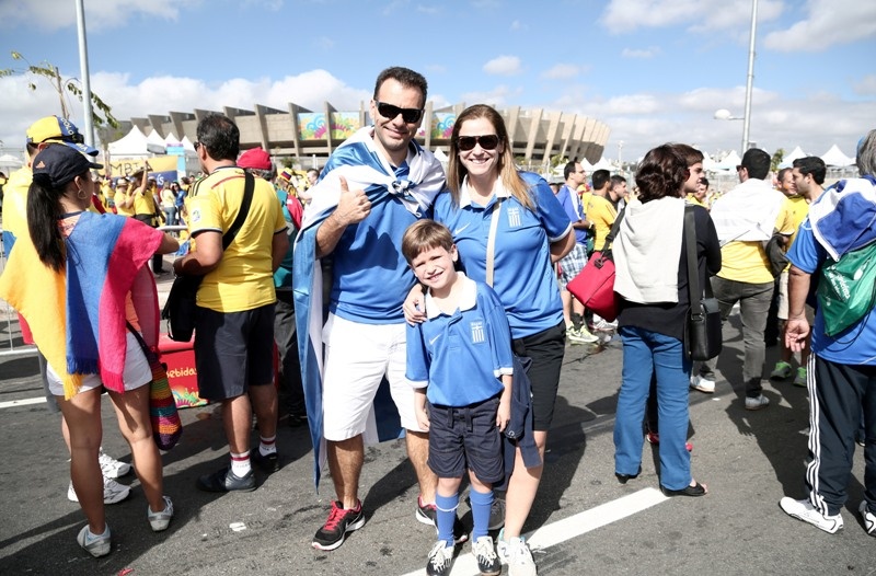Ελλάδα - Κολομβία: Ξεχωρίζουν οι τσολιάδες (photos)