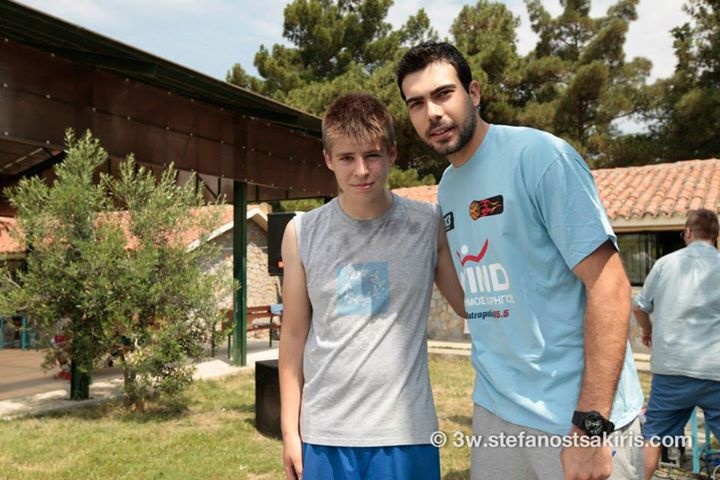 Ολυμπιακός: Κοντά στα παιδιά ο Σλούκας (photos)