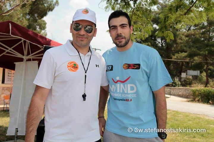 Ολυμπιακός: Κοντά στα παιδιά ο Σλούκας (photos)