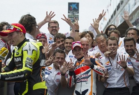 Moto GP: Στον... έβδομο ουρανό ο Μάρκεζ (photos+videos)