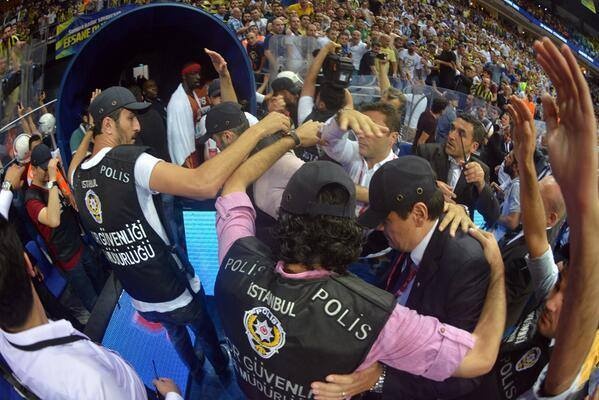 Γαλατάσαραϊ: Απειλεί να μην «κατέβει» στον 7ο τελικό (photos)