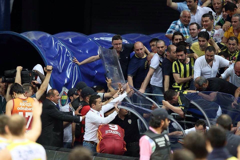 Γαλατάσαραϊ: Απειλεί να μην «κατέβει» στον 7ο τελικό (photos)