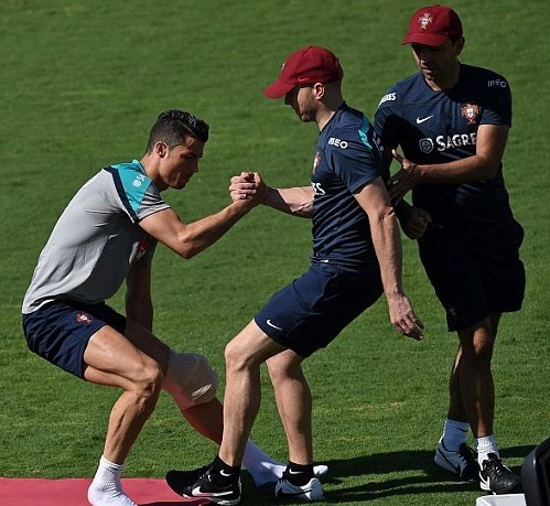 Παγκόσμιο Κύπελλο Ποδοσφαίρου 2014: Φήμες ότι ο Ρονάλντο είναι νοκ άουτ! (photos)