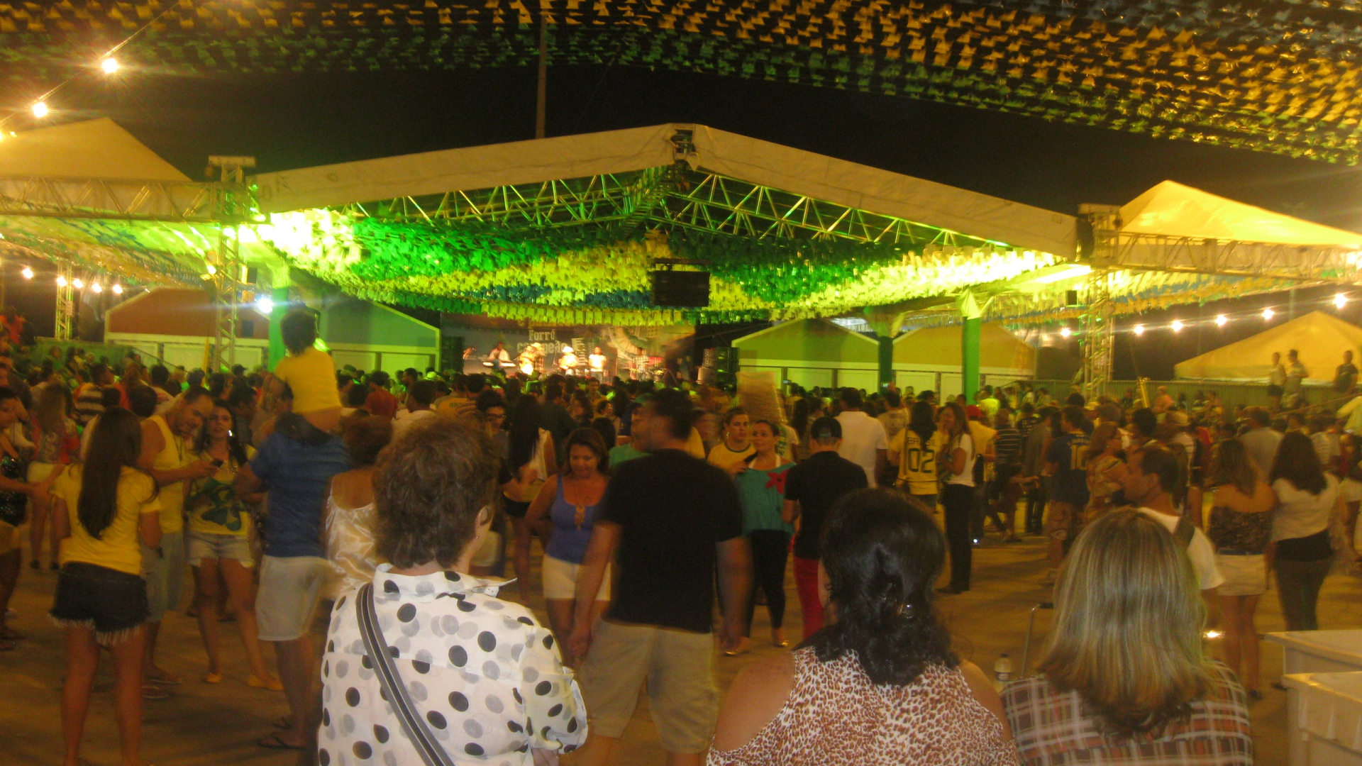 Αρακαζού: Ξεκίνησε το Folo Festival (photos+videos)
