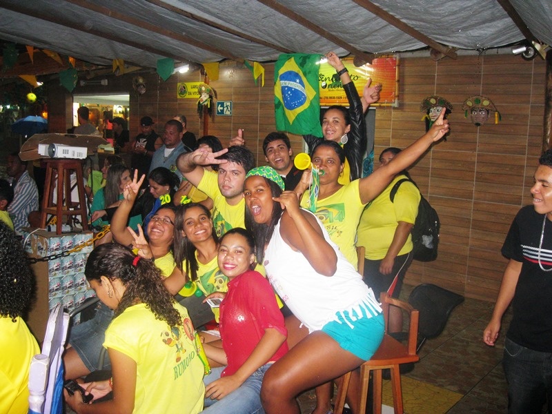 Παγκόσμιο Κύπελλο 2014: Ατελείωτο πάρτι στο Αρακαζού (photos+videos)