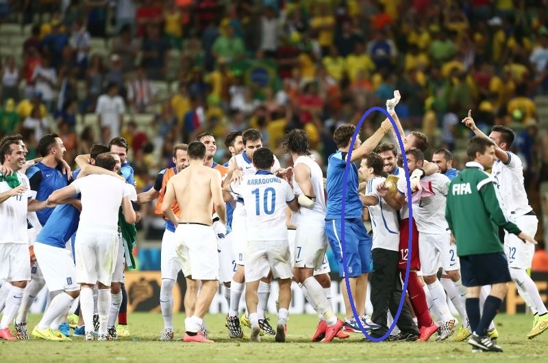 Παγκόσμιο Κύπελλο Ποδοσφαίρου 2014 – Ελλάδα: «Ένα» με την ομάδα περιπτεράς από τη Λαμία! (photos)