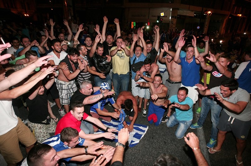 Παγκόσμιο Κύπελλο 2014: Όλη η Ελλάδα είναι… μπλε (photos+videos)