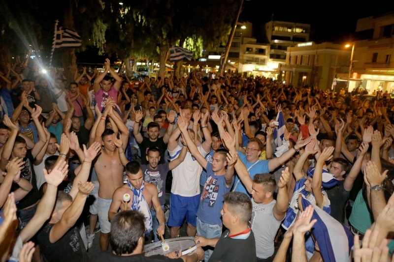 Παγκόσμιο Κύπελλο 2014: Όλη η Ελλάδα είναι… μπλε (photos+videos)
