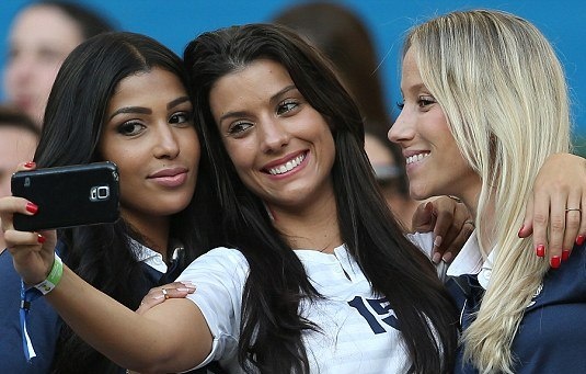 Παγκόσμιο Κύπελλο Ποδοσφαίρου 2014: Νίκησαν οι... γυναίκες των Γάλλων (photos)