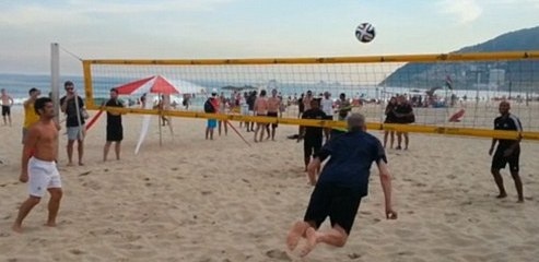 Άρσεναλ: Δείτε τον Βενγκέρ με μαγιό (photos+video)