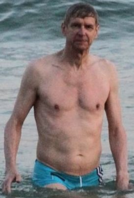Άρσεναλ: Δείτε τον Βενγκέρ με μαγιό (photos+video)