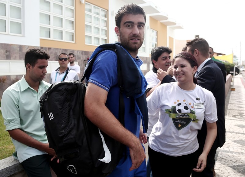 Ελλάδα: Καρέ καρέ η συγκινητική αναχώρηση (photos)