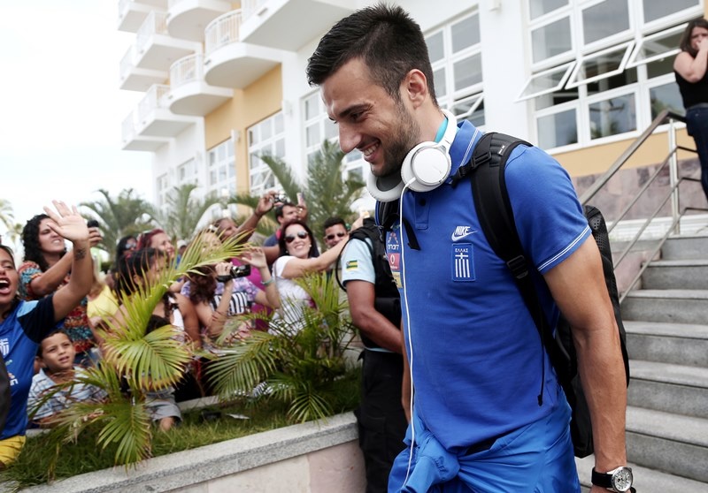 Ελλάδα: Καρέ καρέ η συγκινητική αναχώρηση (photos)