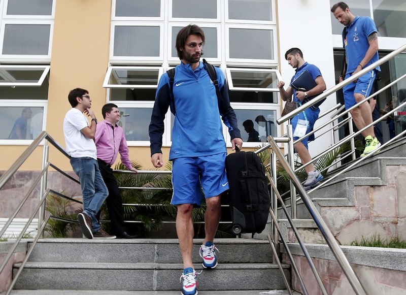 Ελλάδα: Καρέ καρέ η συγκινητική αναχώρηση (photos)