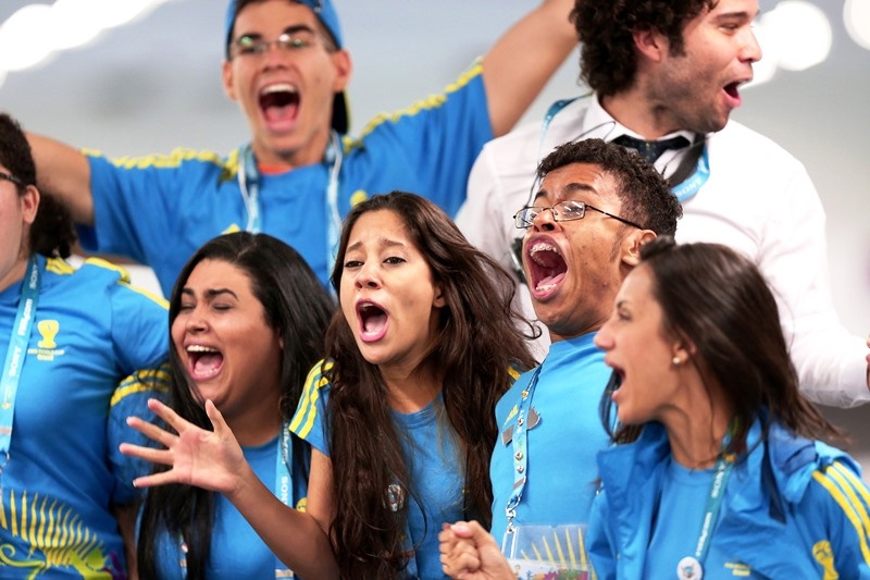 Μουντιάλ 2014: Τρελάθηκαν οι εθελοντές με τη Βραζιλία (photos)