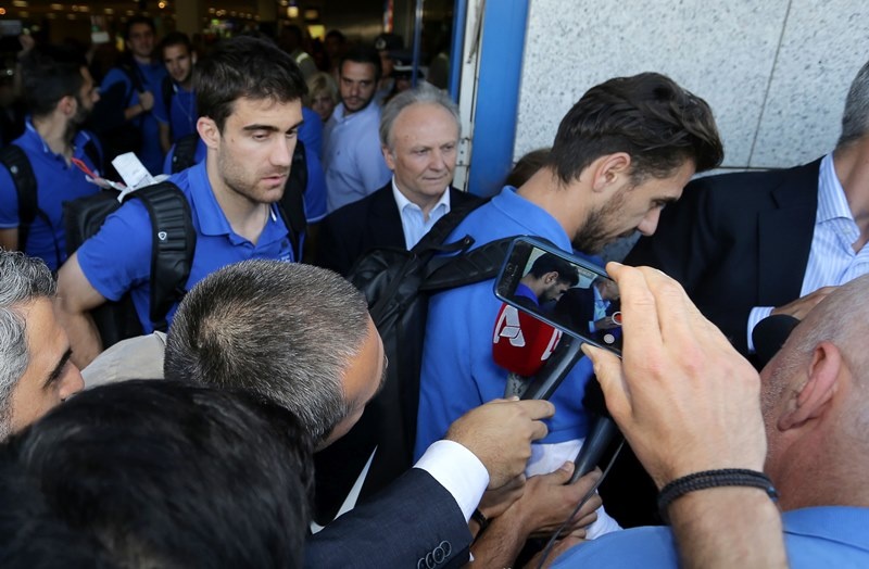 Εθνική Ελλάδας: Η υποδοχή στους… ήρωες (photos)
