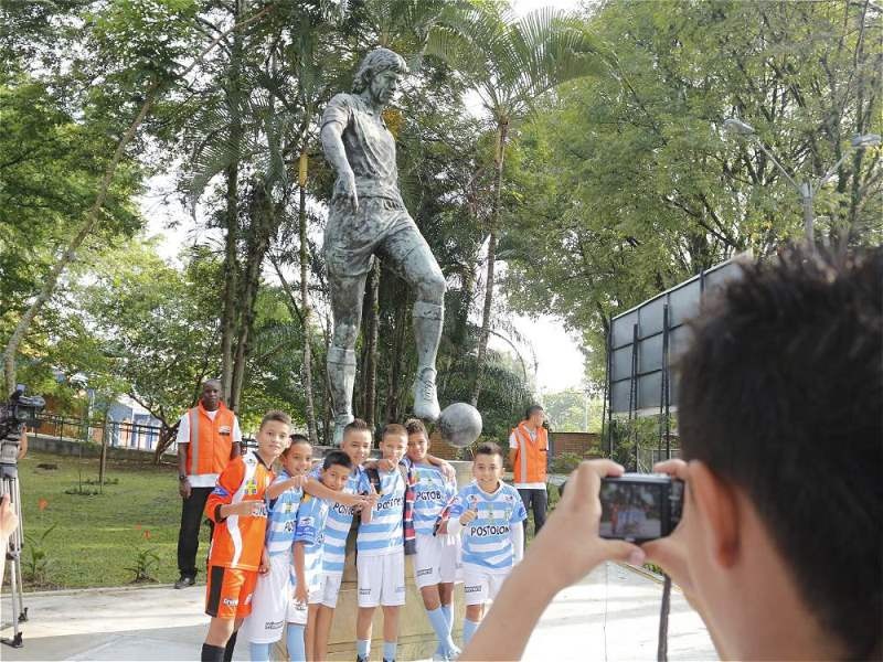 Μουντιάλ 2014: Ρίγη συγκίνησης για Εσκομπάρ (photos+videos)