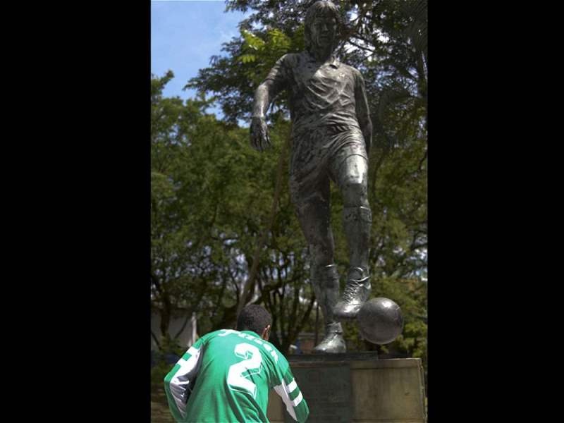 Μουντιάλ 2014: Ρίγη συγκίνησης για Εσκομπάρ (photos+videos)