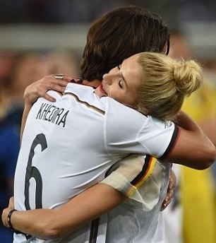 Παγκόσμιο Κύπελλο Ποδοσφαίρου 2014 - Τελικός: Γλέντησαν και τις γυναίκες τους οι Γερμανοί (photos)