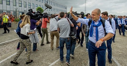 Παγκόσμιο Κύπελλο Ποδοσφαίρου 2014: Επέστρεψαν και αποθεώθηκαν οι Ολλανδοί (photos+video)