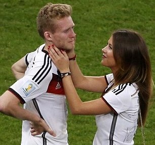 Παγκόσμιο Κύπελλο Ποδοσφαίρου 2014 - Τελικός: Γλέντησαν και τις γυναίκες τους οι Γερμανοί (photos)