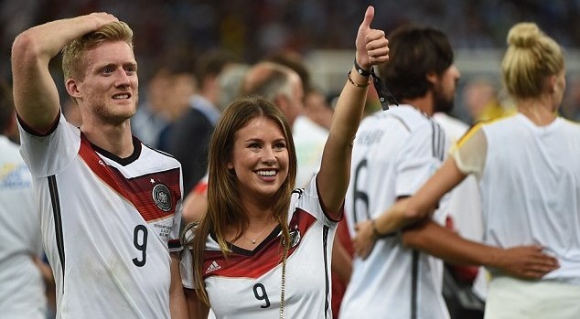 Παγκόσμιο Κύπελλο Ποδοσφαίρου 2014 - Τελικός: Γλέντησαν και τις γυναίκες τους οι Γερμανοί (photos)